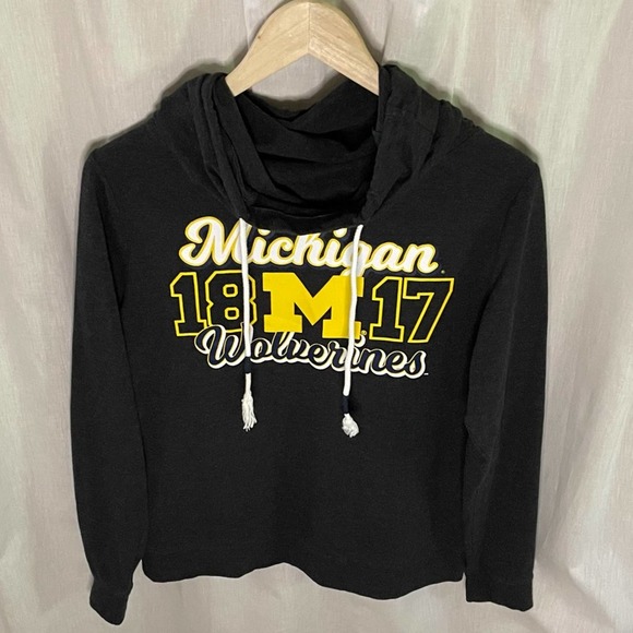 University of Michigan Wolverines Dark Gray, White & Gold Funnel Neck Pull-Over - Picture 5 of 15